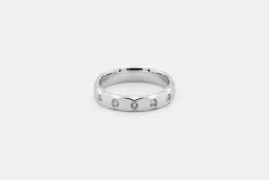 Bague en or blanc avec diamants