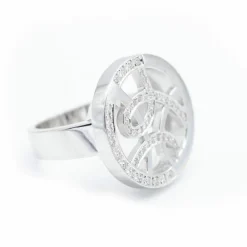 bague en or blanc avec diamants