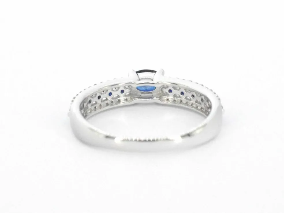 Bague en or blanc avec diamants et saphirs