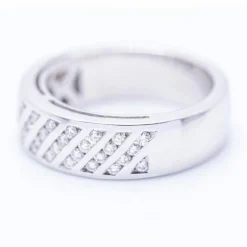 Bague en or blanc avec diamants