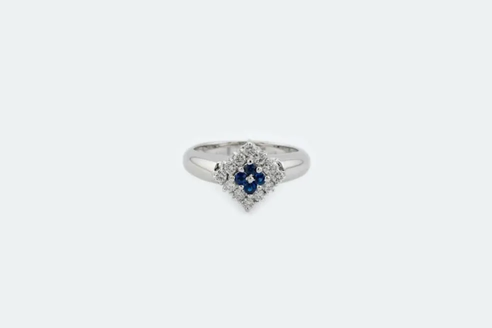 Bague en or blanc avec diamants et saphir