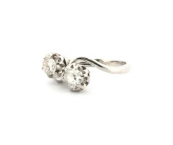 Bague en or blanc avec diamants taille ancienne