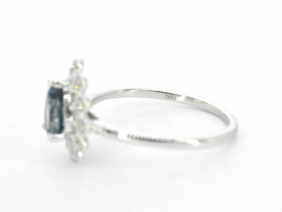 Bague en or blanc avec diamants et topaze