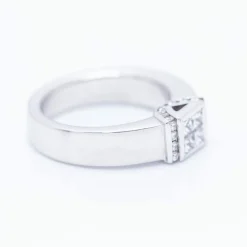 Bague en or blanc avec diamants