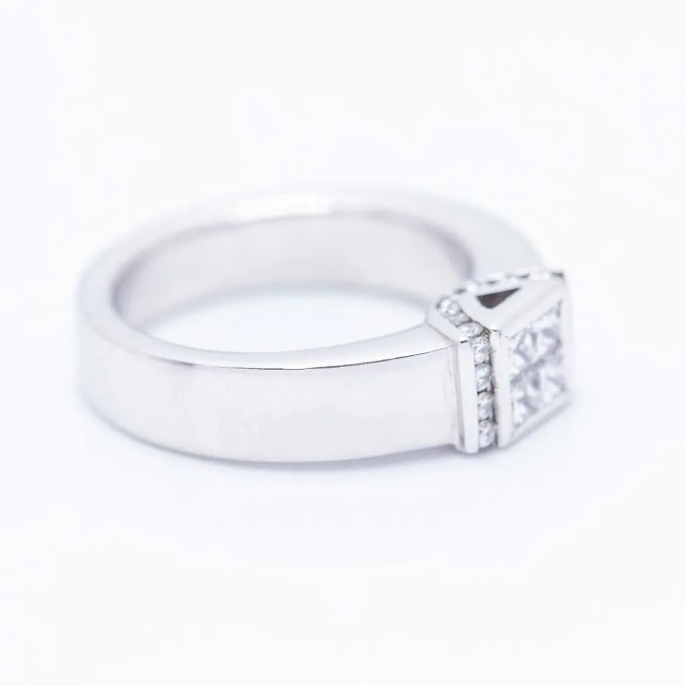 Bague en or blanc avec diamants