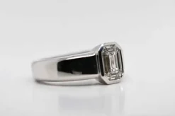 Bague en or blanc avec diamants 1 carat