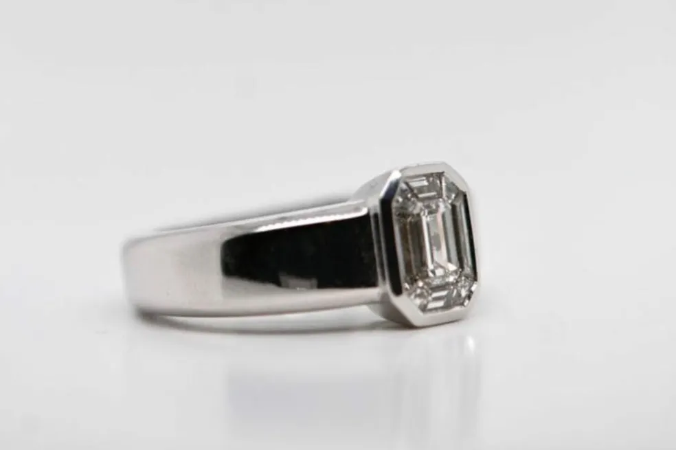 Bague en or blanc avec diamants 1 carat