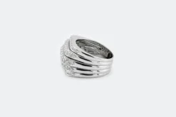 Bague en or blanc avec diamants
