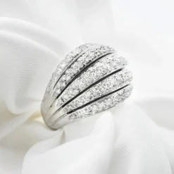 Bague en or blanc avec diamants de 0,76 carat