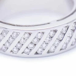 Bague en or blanc avec diamants