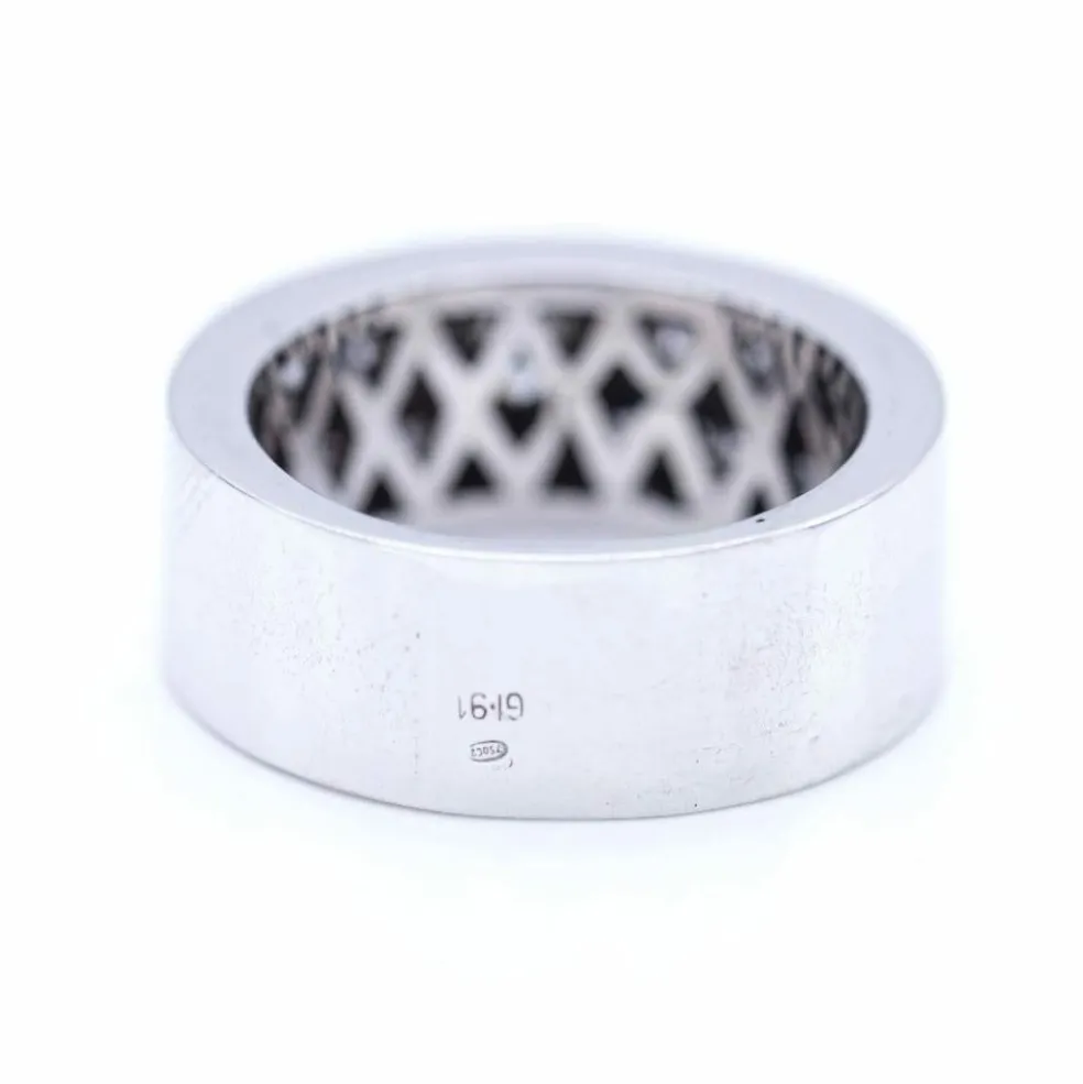 Bague en or blanc avec diamant taille princesse