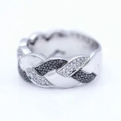Bague en or blanc avec diamants