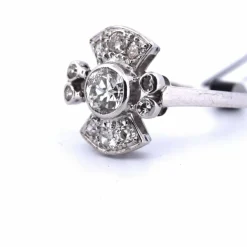 BAGUE EN OR BLANC AVEC DIAMANTS