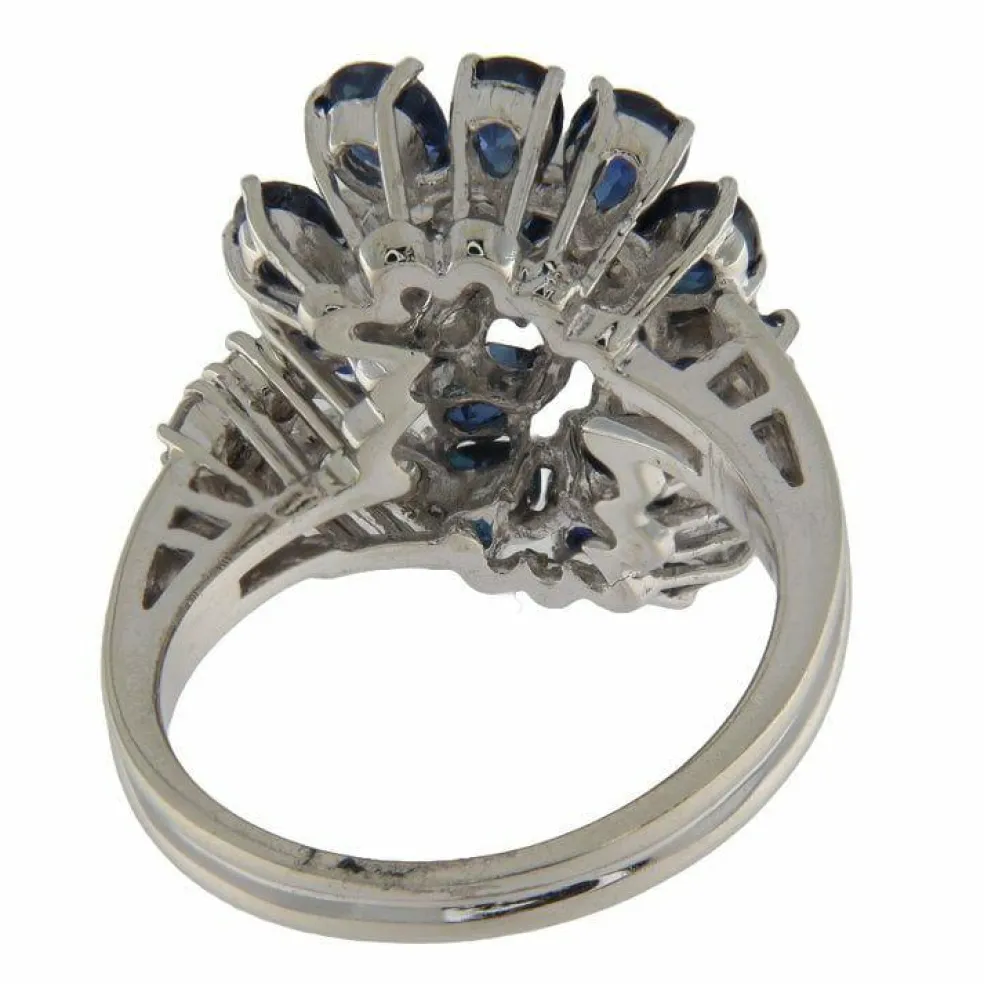 Bague en or blanc avec diamants et saphirs