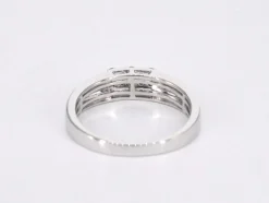 Bague en or blanc avec diamant et pierres précieuses multicolores