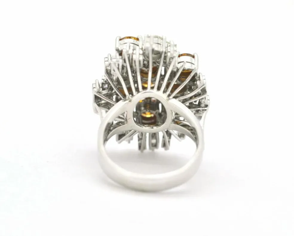 Bague en or blanc avec diamants jaunes et blancs