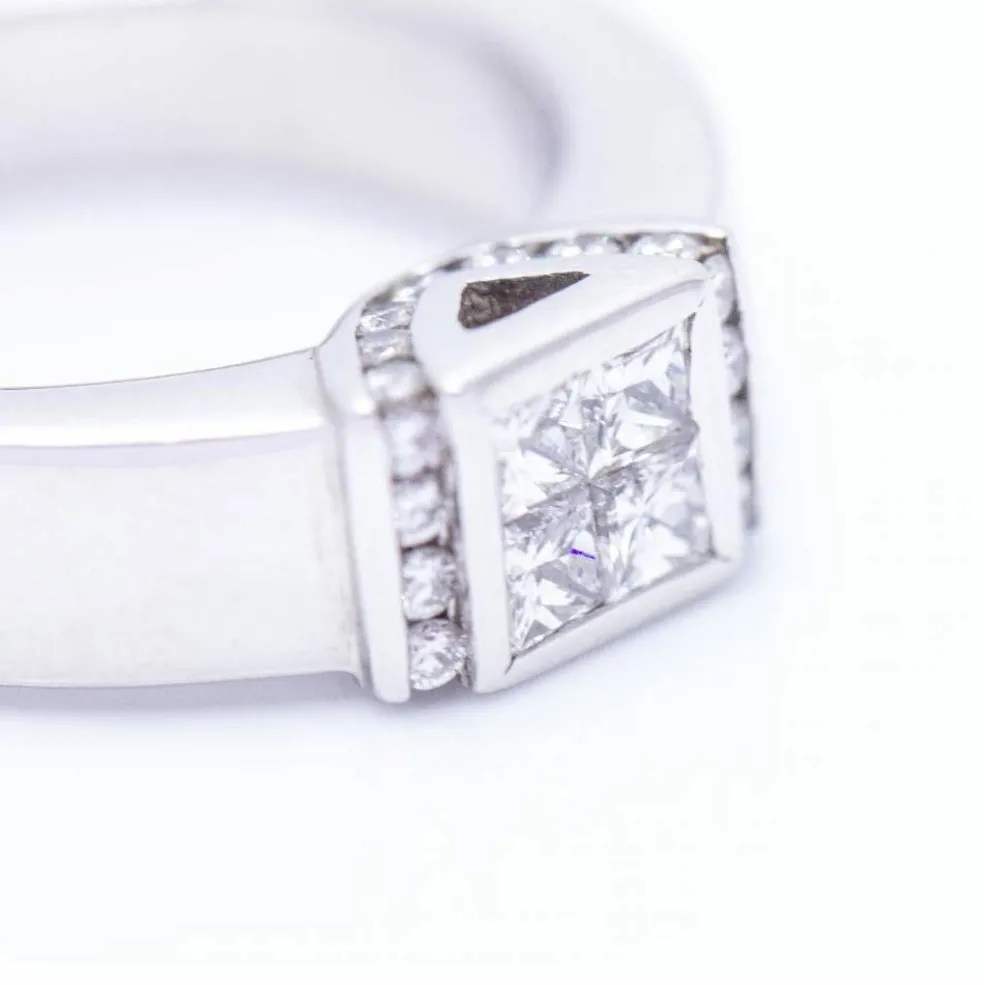 Bague en or blanc avec diamants