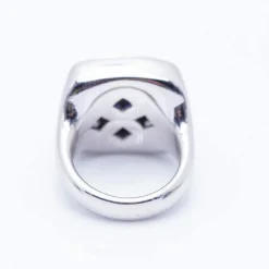 Bague en or blanc avec diamants et saphirs