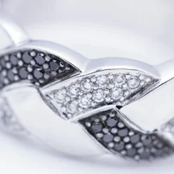 Bague en or blanc avec diamants