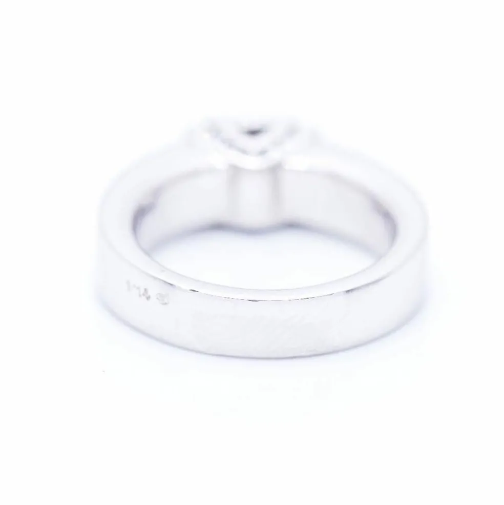 Bague en or blanc avec diamants