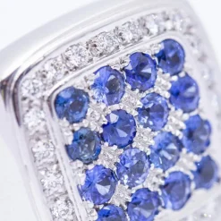 Bague en or blanc avec diamants et saphirs