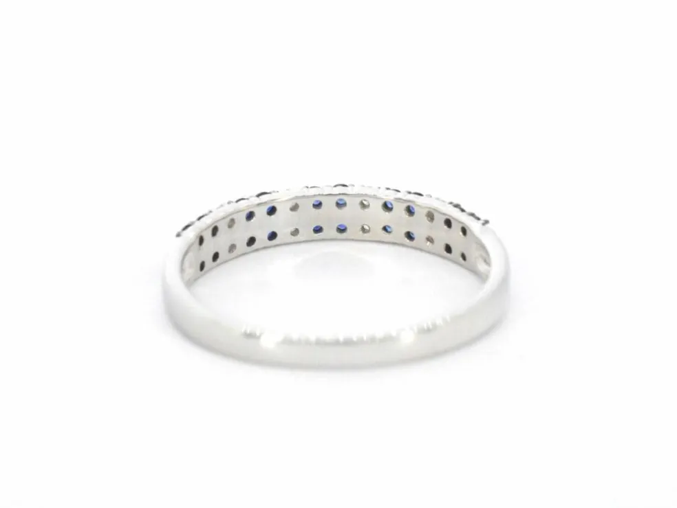 Bague en or blanc avec diamants et saphirs