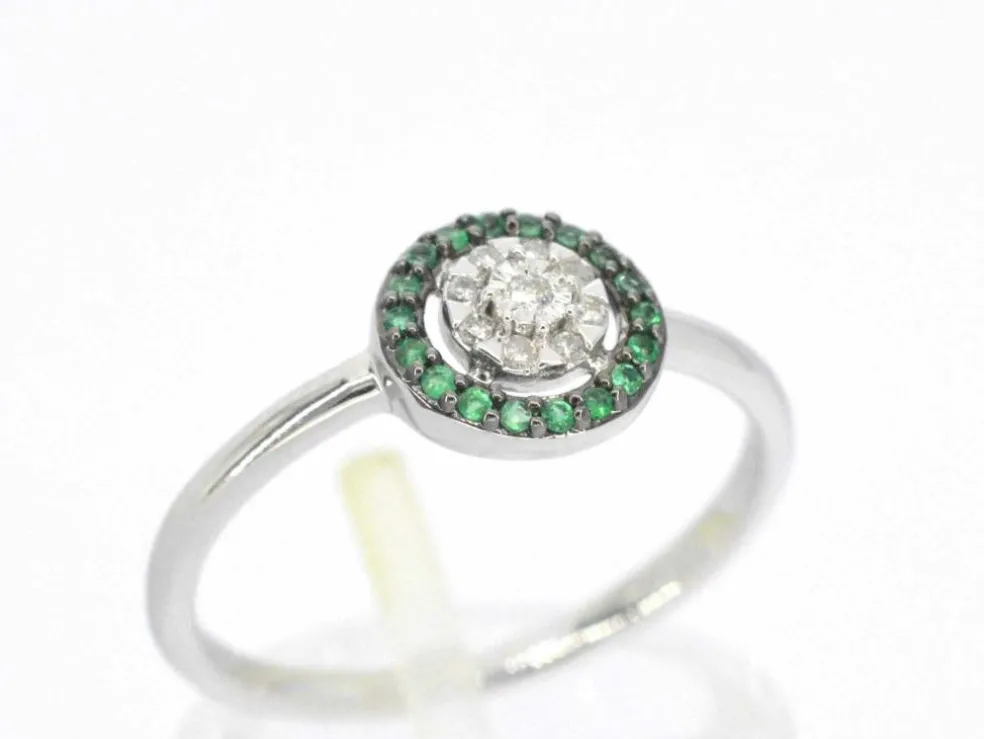 Bague en or blanc avec diamants et émeraude