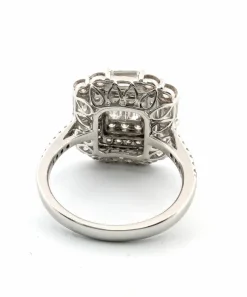 Bague en or blanc avec diamants baguette et brillant
