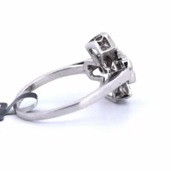 BAGUE EN OR BLANC AVEC DIAMANTS