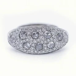 Bague en or blanc avec diamants