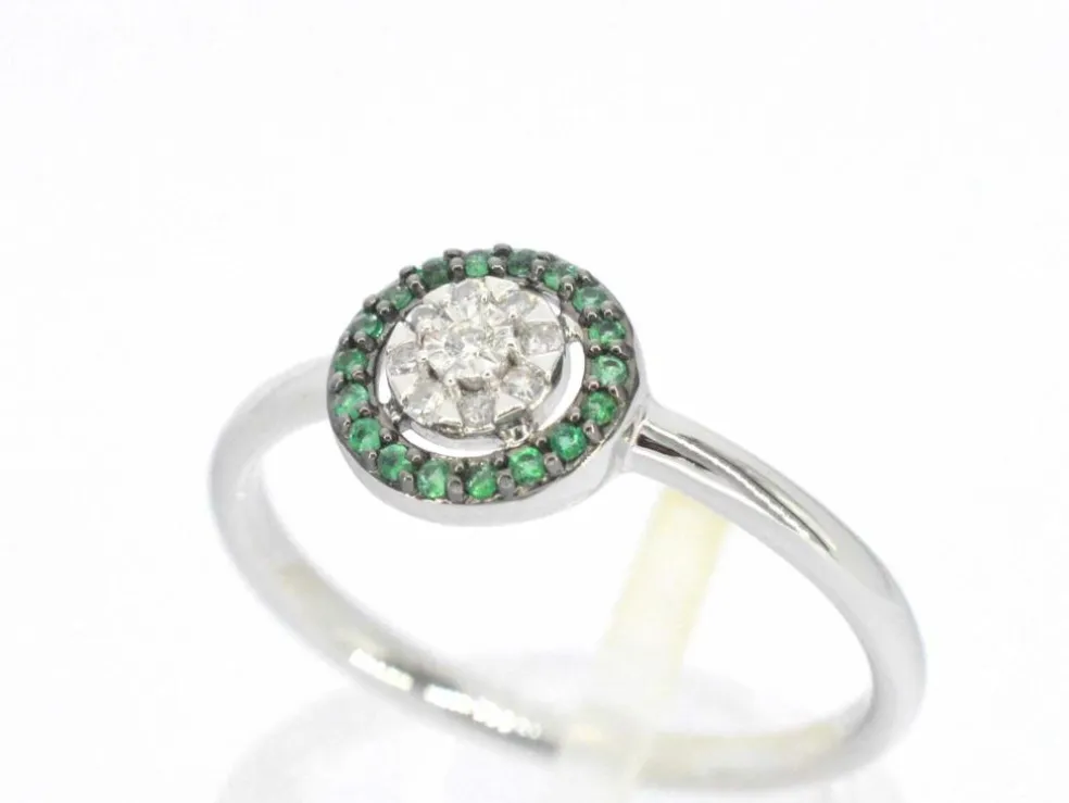 Bague en or blanc avec diamants et émeraude