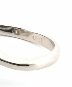 Bague en or blanc avec diamants taille ancienne