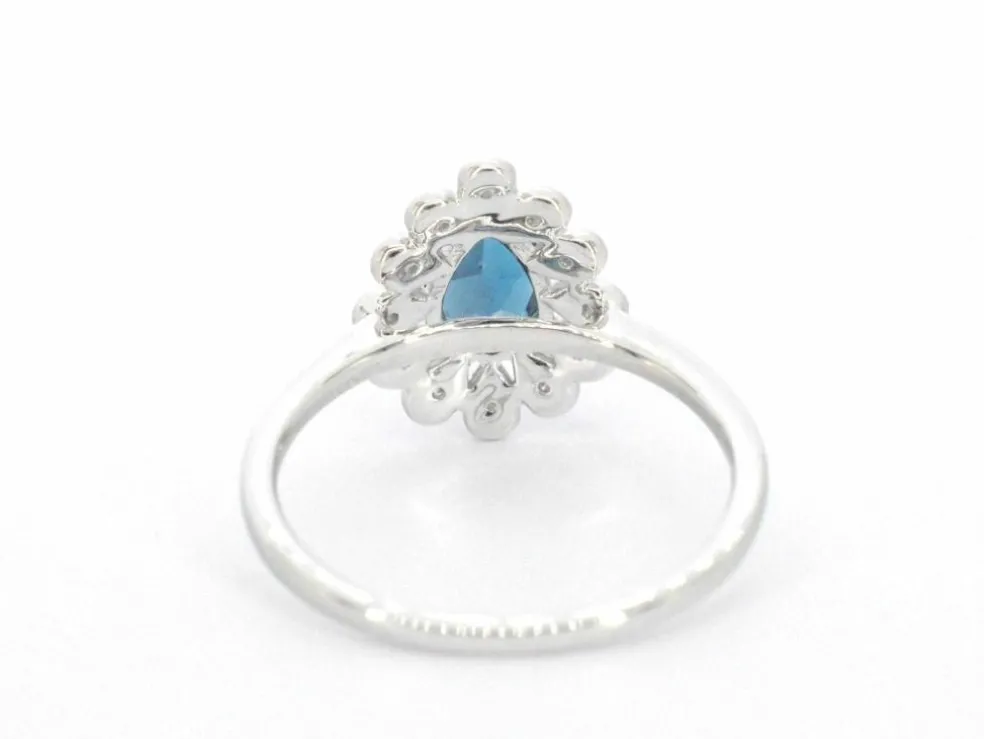 Bague en or blanc avec diamants et topaze