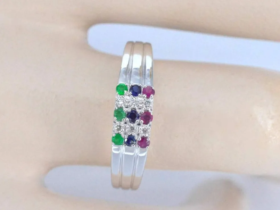 Bague en or blanc avec diamant et pierres précieuses multicolores