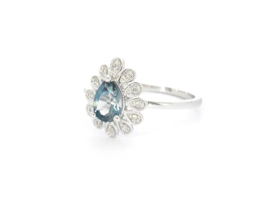 Bague en or blanc avec diamants et topaze