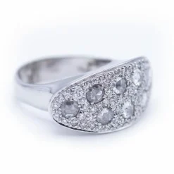 Bague en or blanc avec diamants