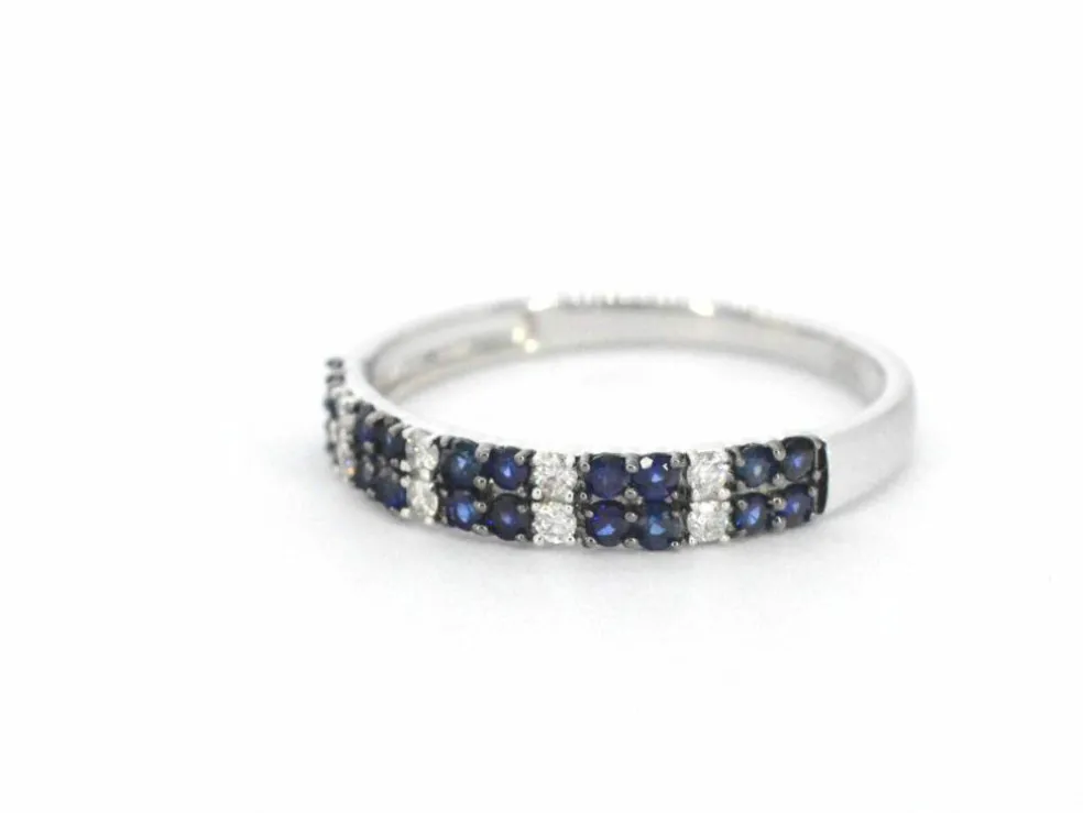 Bague en or blanc avec diamants et saphirs