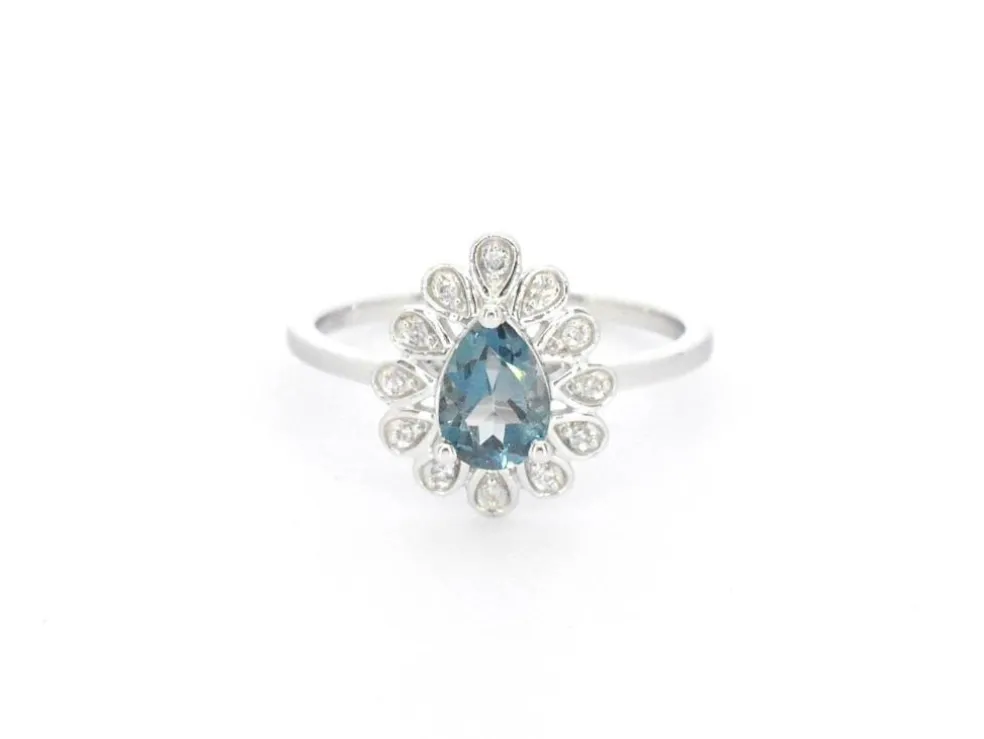 Bague en or blanc avec diamants et topaze