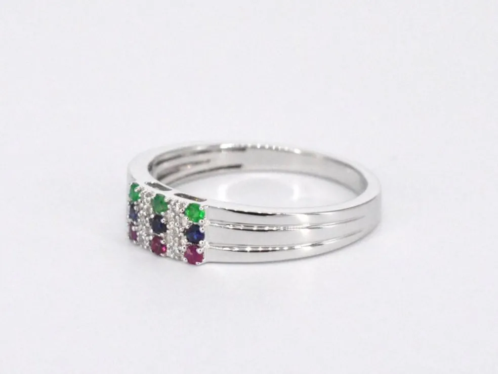 Bague en or blanc avec diamant et pierres précieuses multicolores