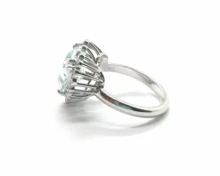 Bague en or blanc avec eau de mer et diamants