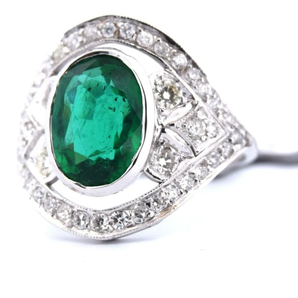 Bague en or blanc avec émeraude et diamants