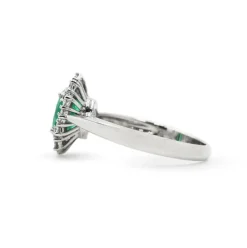 Bague en or blanc avec émeraude de Colombie