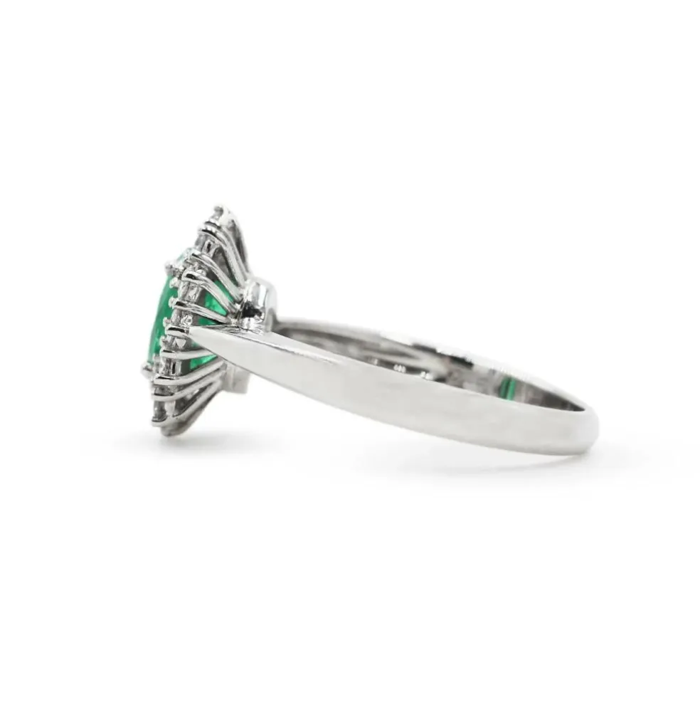 Bague en or blanc avec émeraude de Colombie