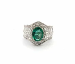 Bague en or blanc avec émeraude et diamants