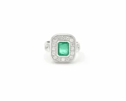 Bague en or blanc avec émeraude et diamants