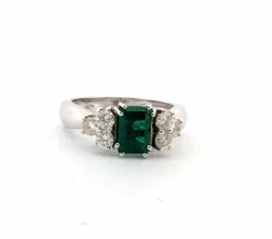 Bague en or blanc avec émeraude et diamants
