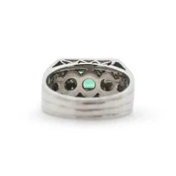 Bague en or blanc avec émeraude et diamants
