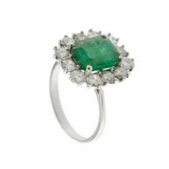 Bague en or blanc avec émeraude et diamants