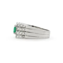 Bague en or blanc avec émeraude et diamants
