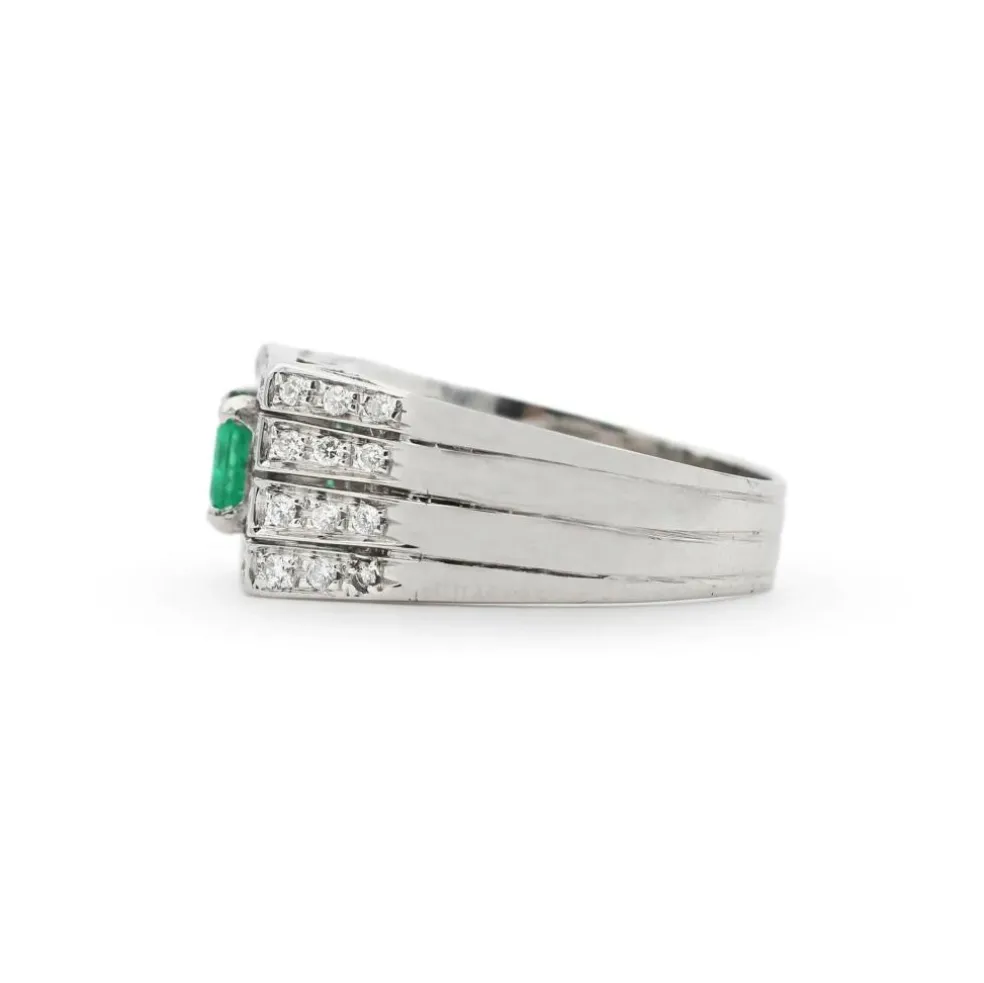Bague en or blanc avec émeraude et diamants